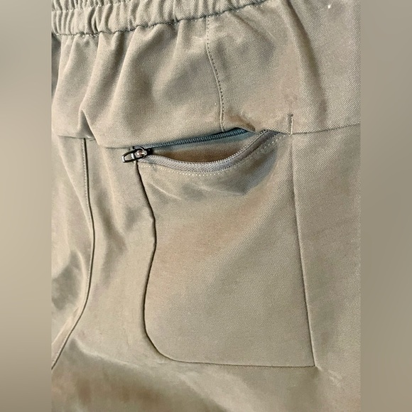 Lululemon travel pants size 6 - Picture 6 of 8